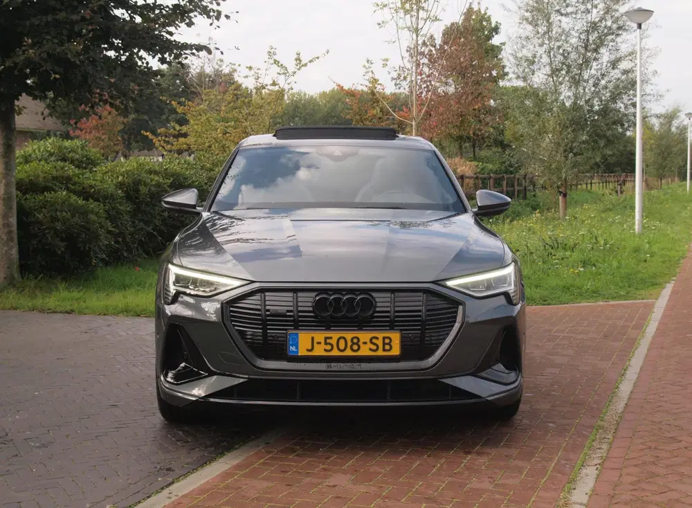 Audi e-tron 55 quattro S edition 95 kWh uit 2020, foto 5