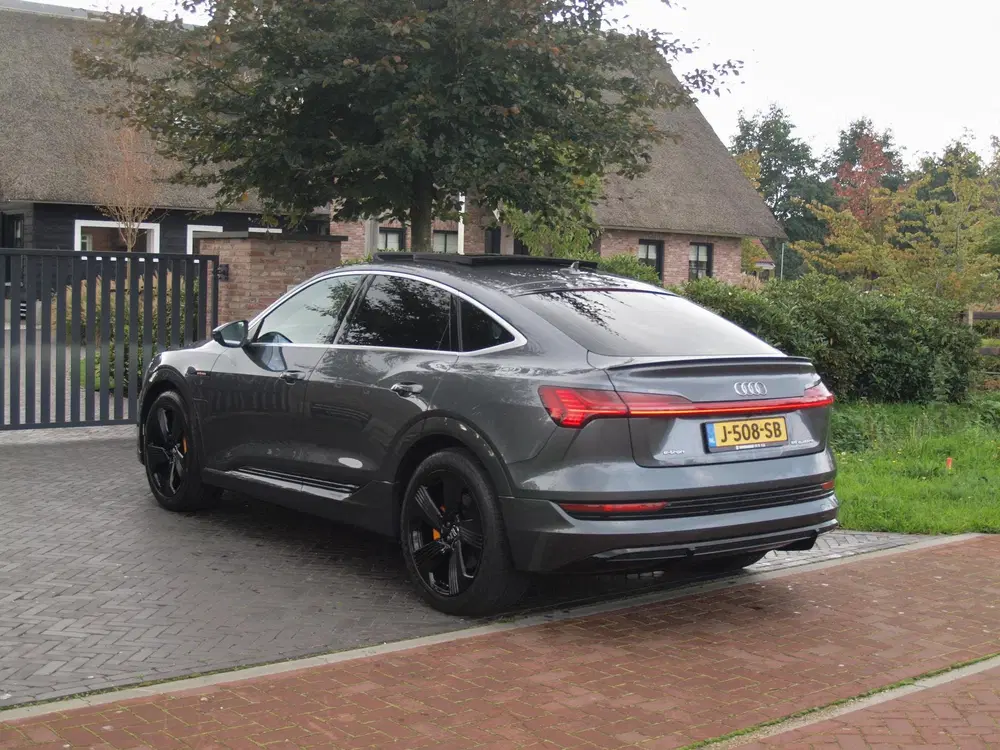 Audi e-tron 55 quattro S edition 95 kWh uit 2020, foto 8