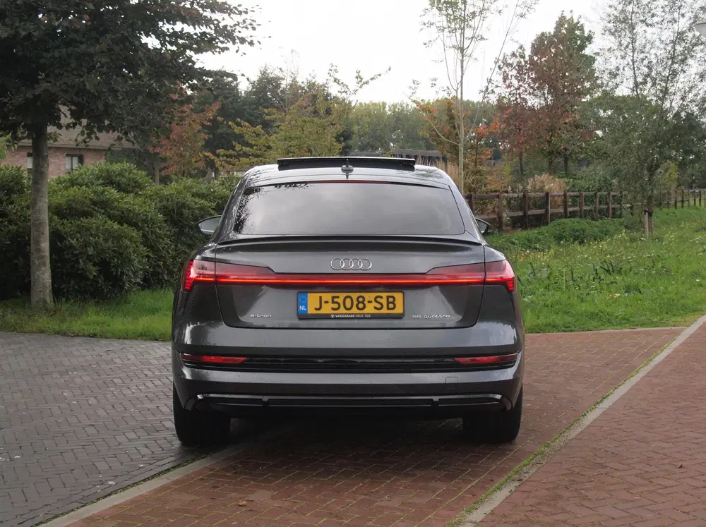 Audi e-tron 55 quattro S edition 95 kWh uit 2020, foto 9