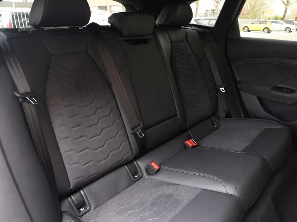 Audi A6 S edition 83 kWh 210kW uit 2026, foto 9