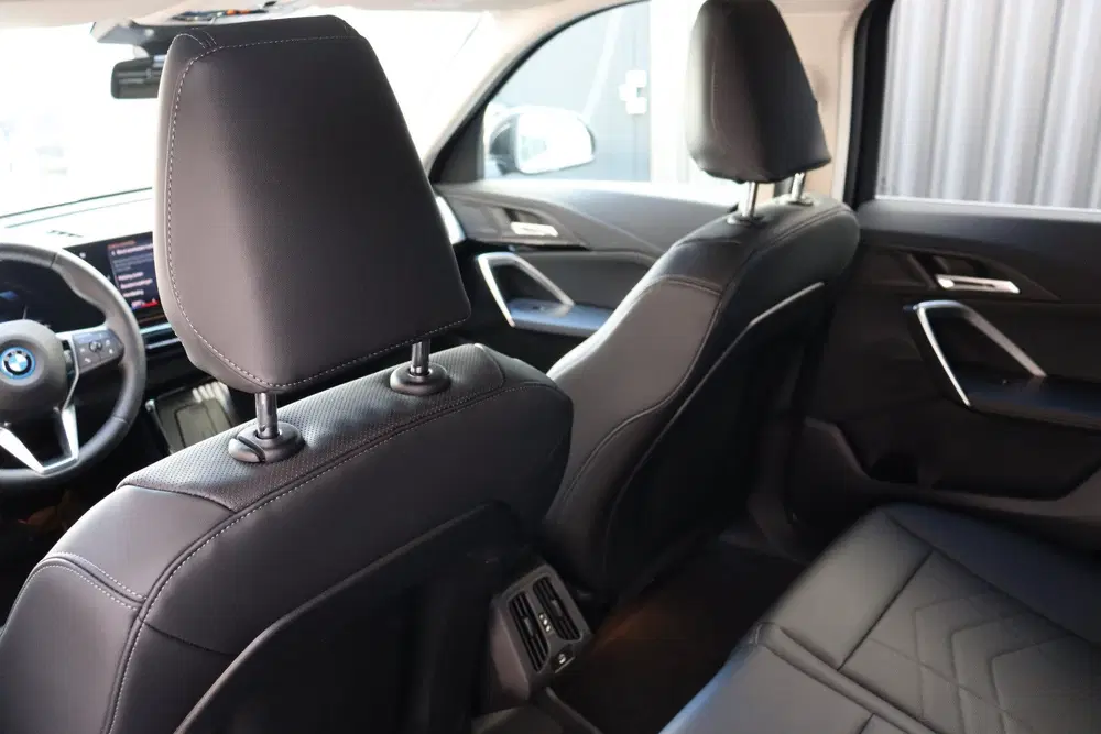 BMW iX1 eDrive20 Pure Edition uit 2026, foto 13