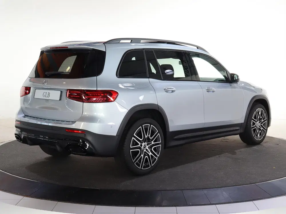Mercedes-Benz GLB 180 Business Solution AMG uit 2026, foto 2