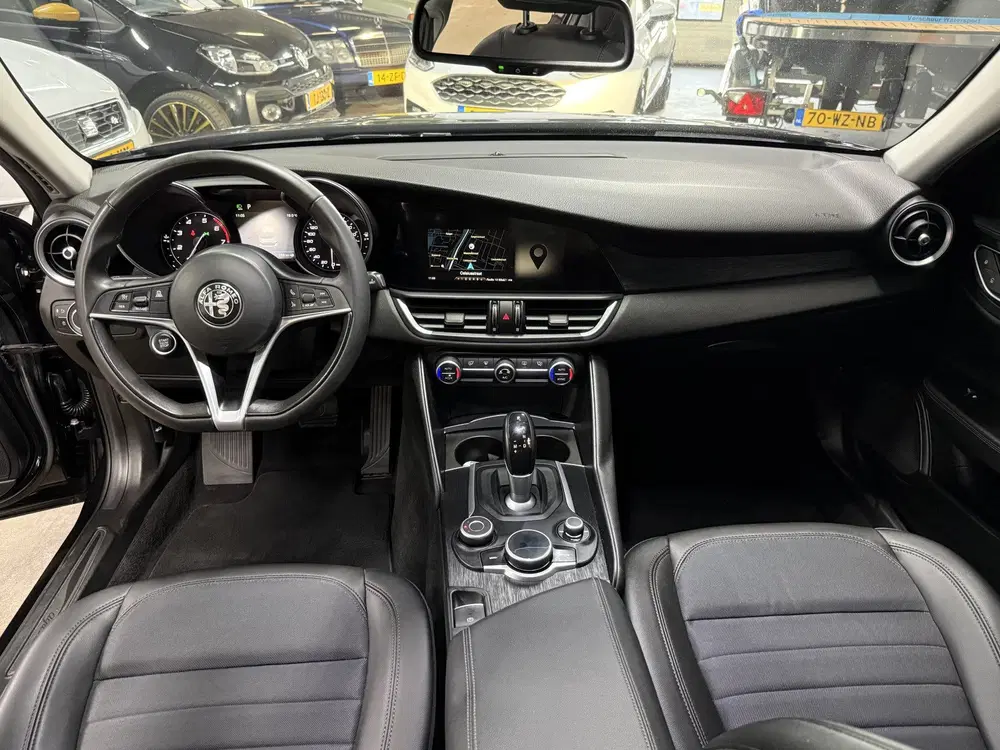 Alfa Romeo Giulia 2.0T uit 2019, foto 14