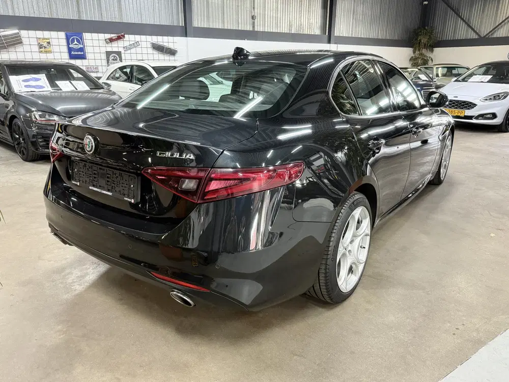 Alfa Romeo Giulia 2.0T uit 2019, foto 4