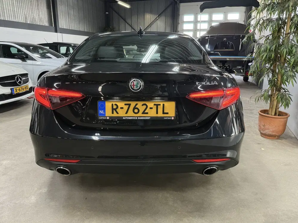 Alfa Romeo Giulia 2.0T uit 2019, foto 5