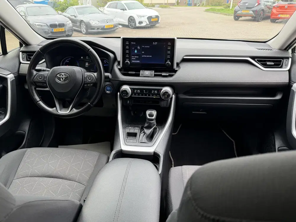 Toyota RAV 4 2.5 Hybrid First Edition APPLE CARPL uit 2019, foto 2