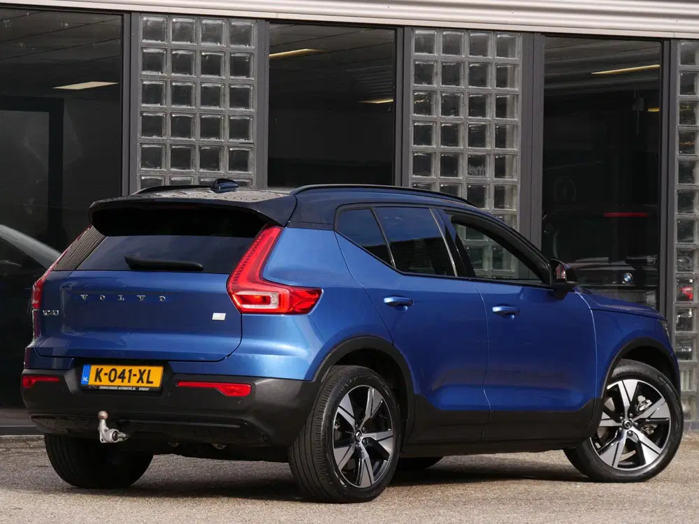 Volvo XC40 RECHARGE P8 AWD R-DESIGN uit 2021, foto 2