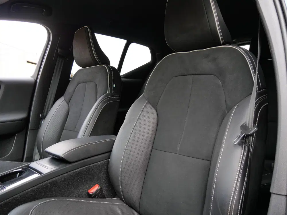 Volvo XC40 RECHARGE P8 AWD R-DESIGN uit 2021, foto 6