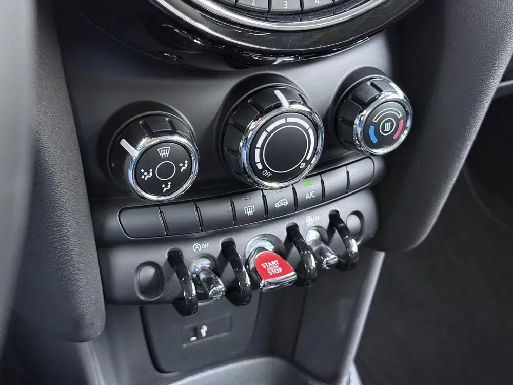Mini Cooper 1.5 Cooper Navigatie uit 2019, foto 11
