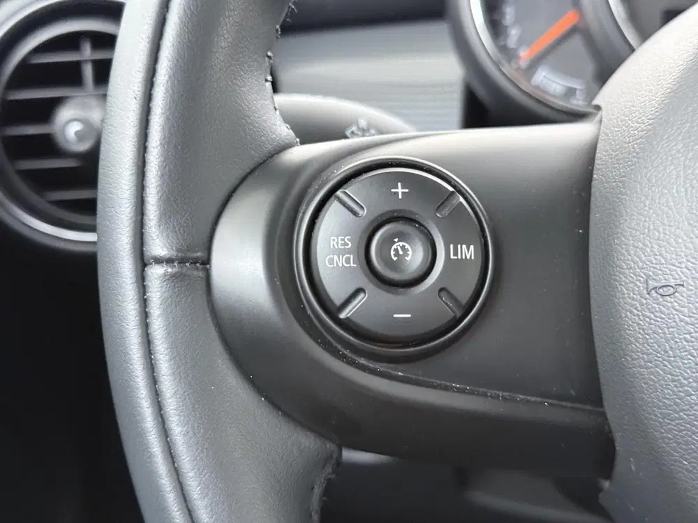 Mini Cooper 1.5 Cooper Navigatie uit 2019, foto 12