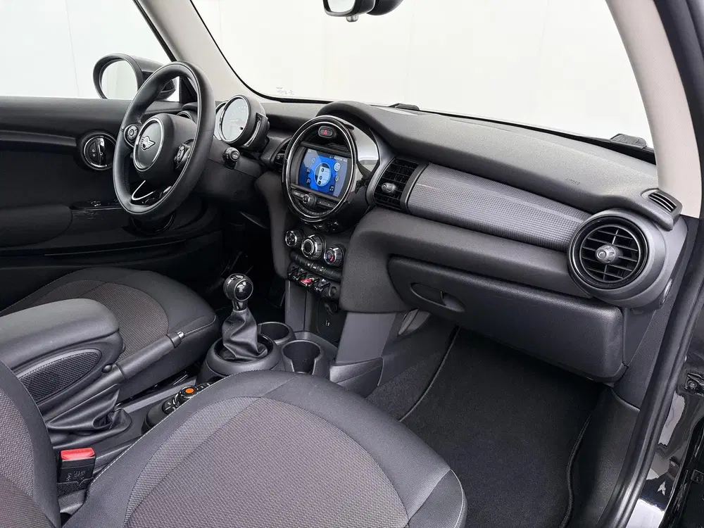 Mini Cooper 1.5 Cooper Navigatie uit 2019, foto 13