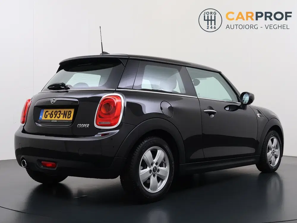 Mini Cooper 1.5 Cooper Navigatie uit 2019, foto 3