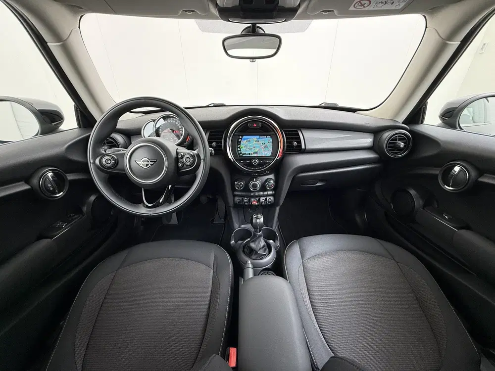 Mini Cooper 1.5 Cooper Navigatie uit 2019, foto 5