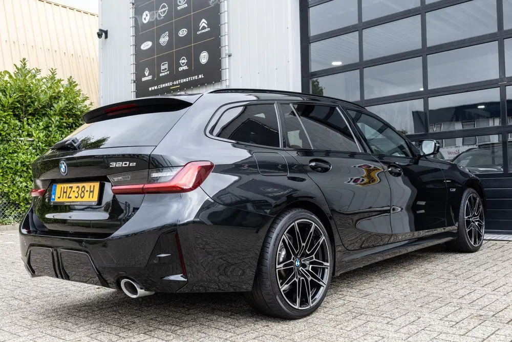 BMW 3-serie 3 Serie Touring 320e M Sport PanoHUD19inch uit 2023, foto 11