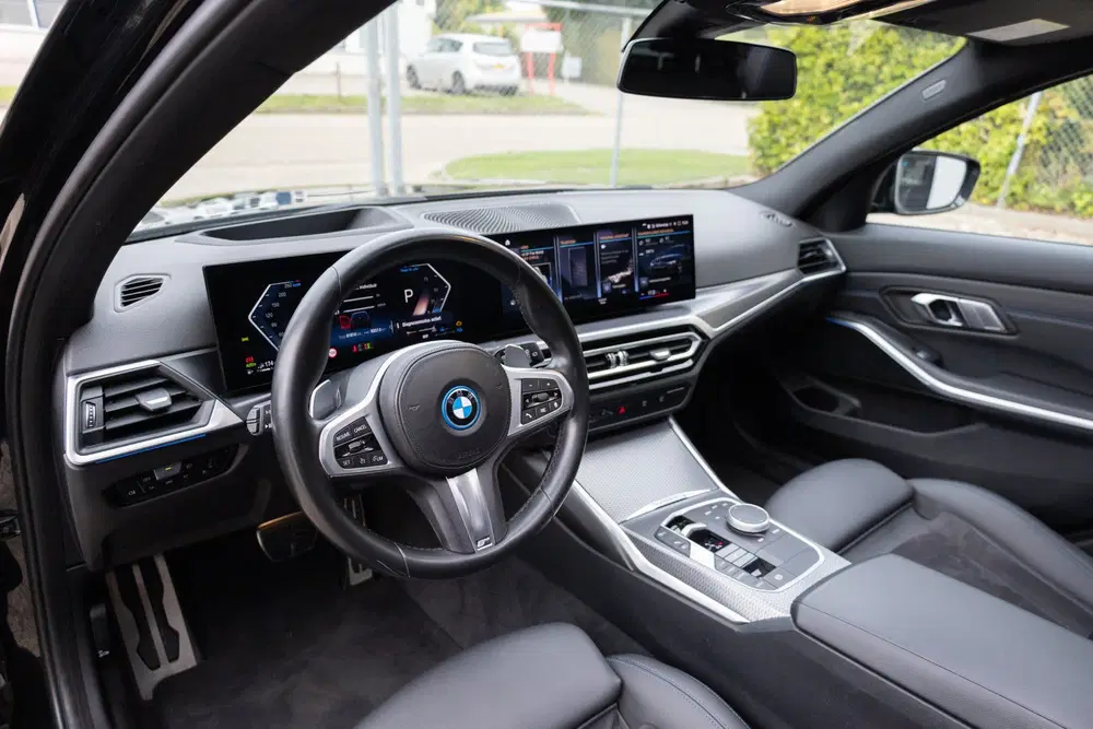BMW 3-serie 3 Serie Touring 320e M Sport PanoHUD19inch uit 2023, foto 13