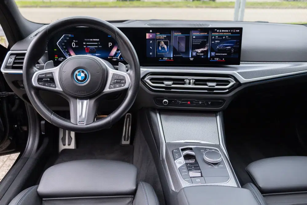 BMW 3-serie 3 Serie Touring 320e M Sport PanoHUD19inch uit 2023, foto 14