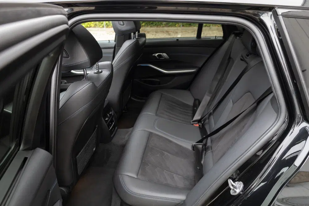 BMW 3-serie 3 Serie Touring 320e M Sport PanoHUD19inch uit 2023, foto 15