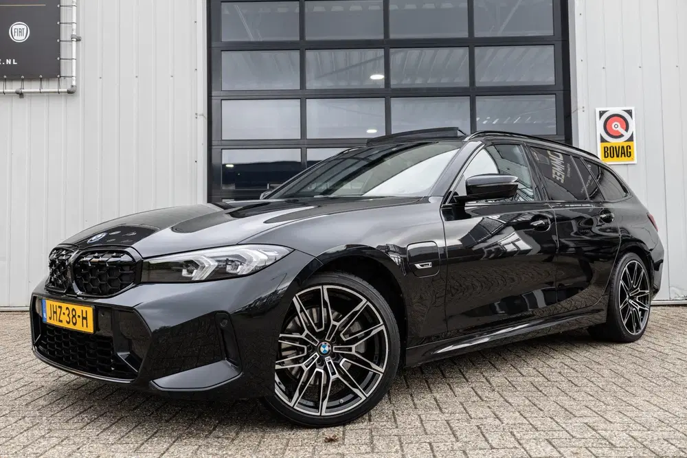 BMW 3-serie 3 Serie Touring 320e M Sport PanoHUD19inch uit 2023, foto 2