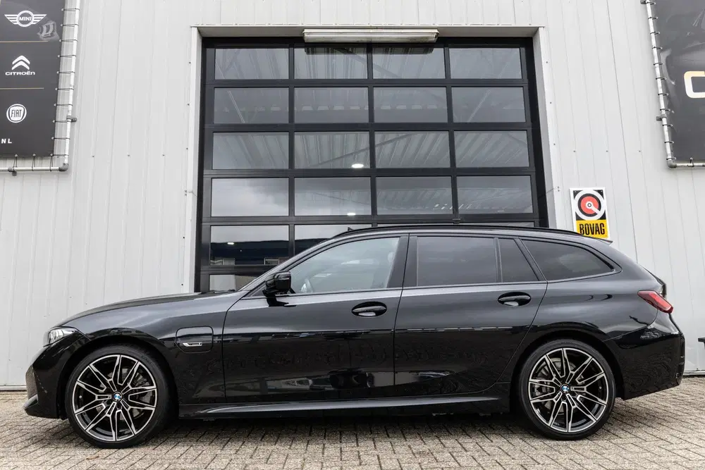 BMW 3-serie 3 Serie Touring 320e M Sport PanoHUD19inch uit 2023, foto 4
