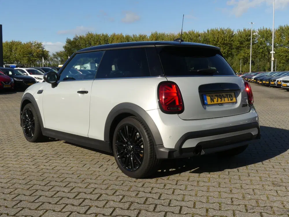 Mini Cooper Automaat Carplay 17" Led Stoelverwarming K uit 2022, foto 3