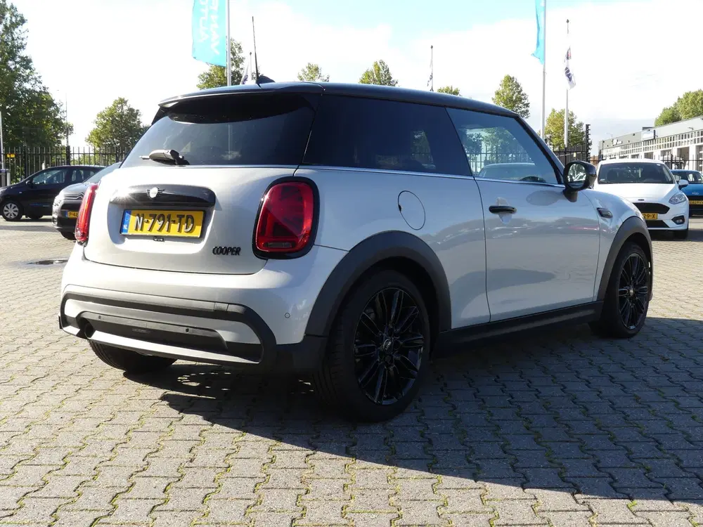 Mini Cooper Automaat Carplay 17" Led Stoelverwarming K uit 2022, foto 4