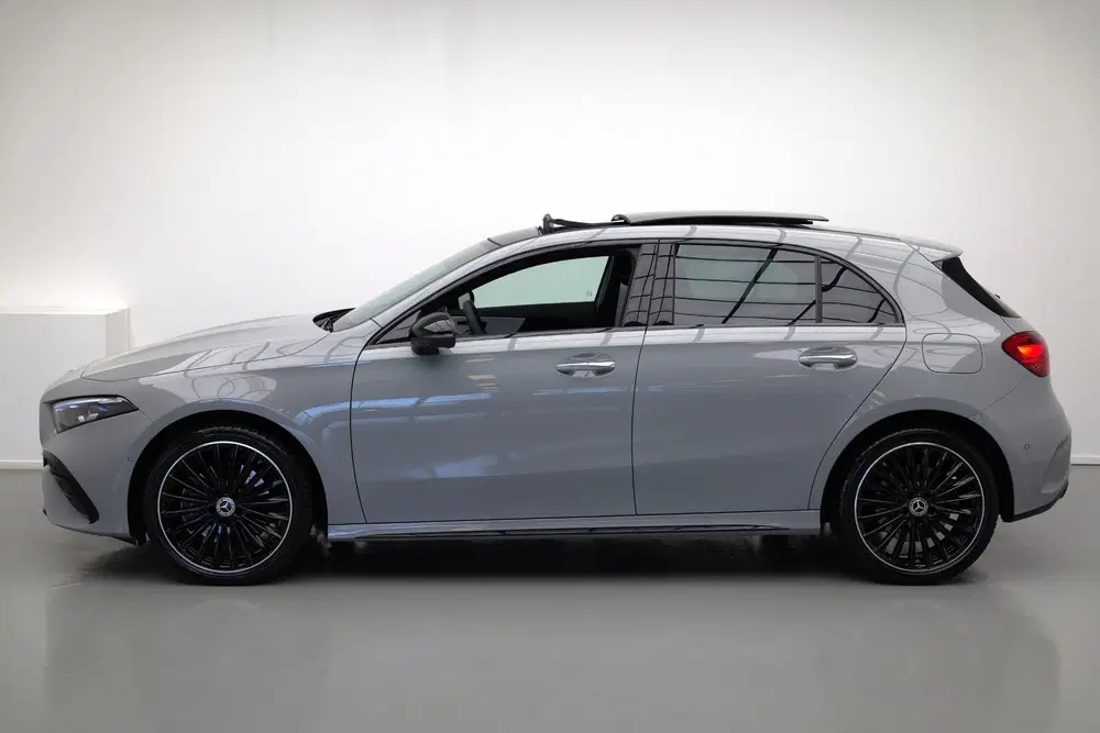 Mercedes-Benz A-Klasse A250e AMG Line uit 2025, foto 2