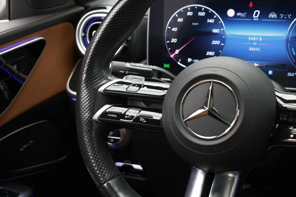 Mercedes-Benz C-Klasse C300e AMG Line uit 2023, foto 12