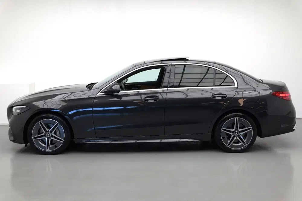 Mercedes-Benz C-Klasse C300e AMG Line uit 2023, foto 2