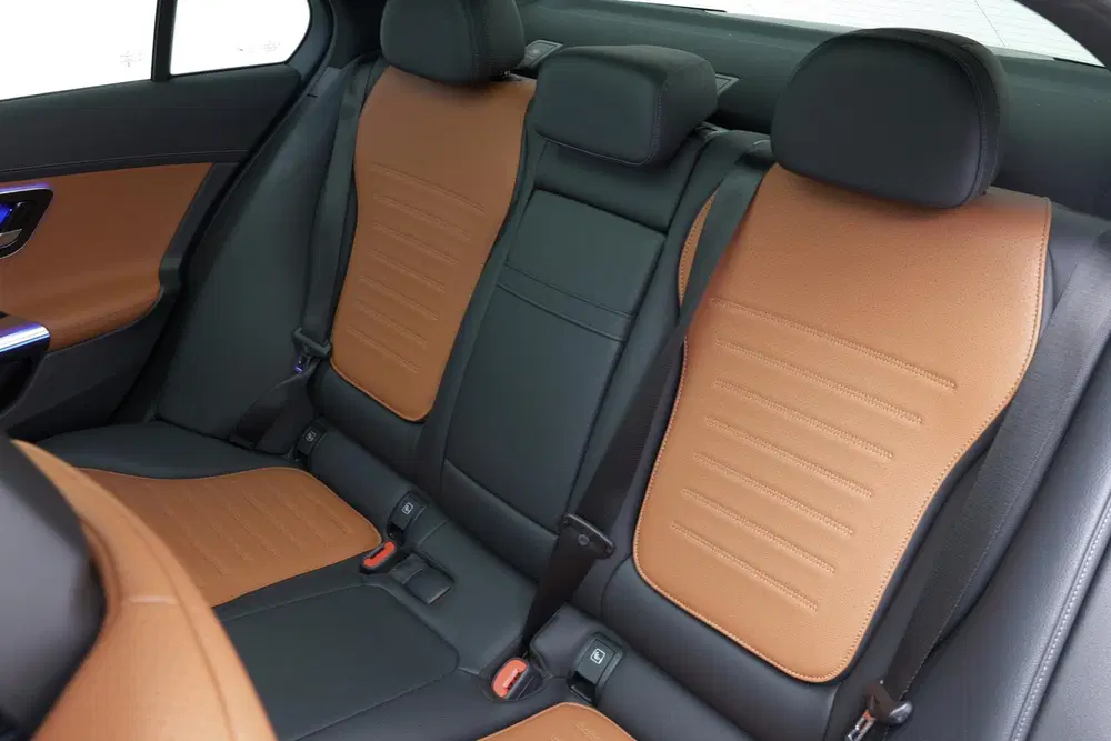 Mercedes-Benz C-Klasse C300e AMG Line uit 2023, foto 8