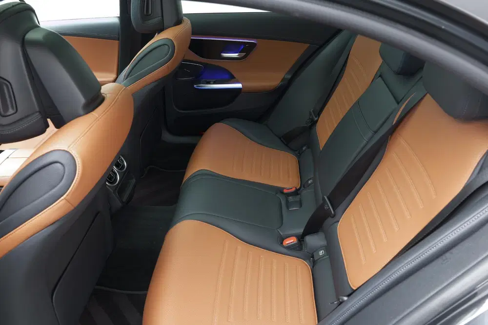 Mercedes-Benz C-Klasse C300e AMG Line uit 2023, foto 9