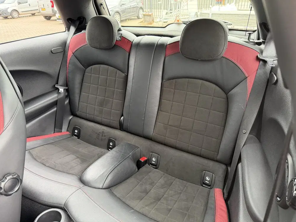 Mini Cooper S Cooper S 2.0 GT Limited JCW PANO uit 2019, foto 14