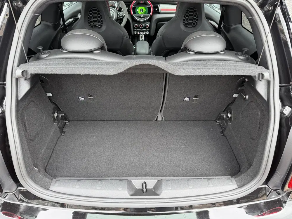 Mini Cooper S Cooper S 2.0 GT Limited JCW PANO uit 2019, foto 15