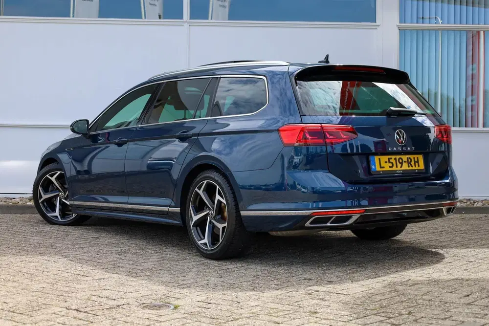 Volkswagen Passat 1.5 TSI 150pk DSG R-Line Business uit 2021, foto 12