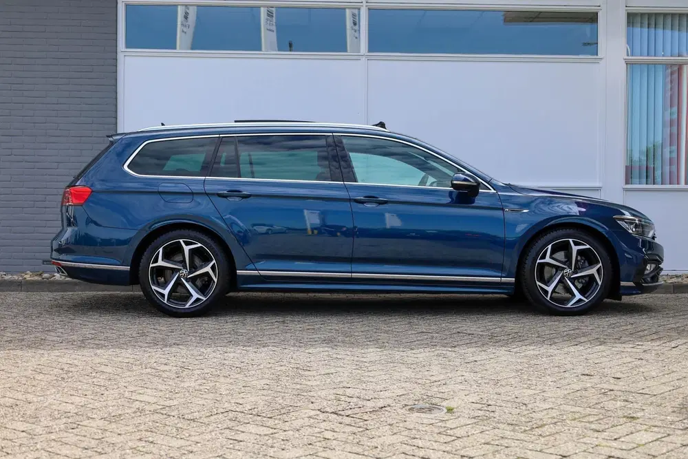 Volkswagen Passat 1.5 TSI 150pk DSG R-Line Business uit 2021, foto 3