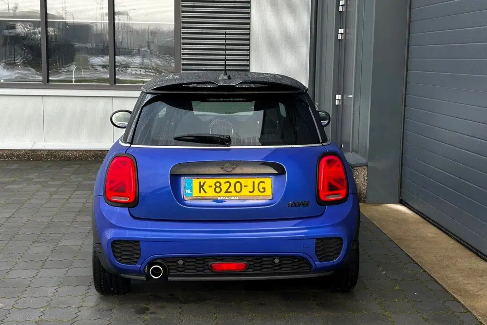 Mini Cooper 1.5 Cooper Classic JCW Pakket PANO LED 17" uit 2021, foto 13
