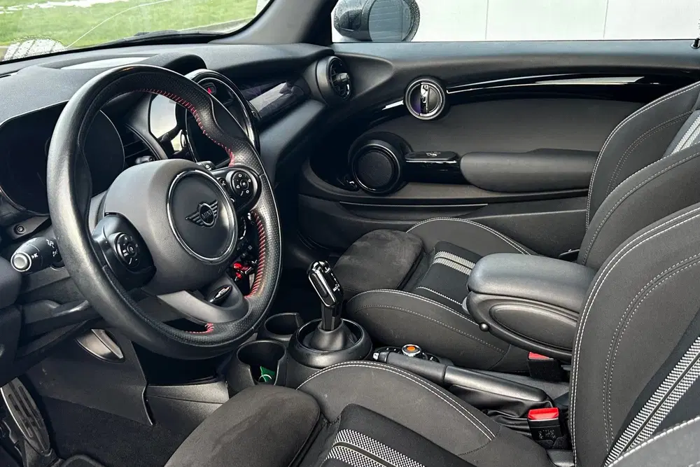Mini Cooper 1.5 Cooper Classic JCW Pakket PANO LED 17" uit 2021, foto 3