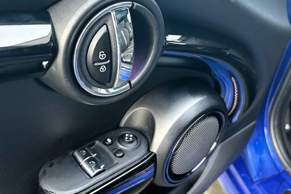 Mini Cooper 1.5 Cooper Classic JCW Pakket PANO LED 17" uit 2021, foto 5