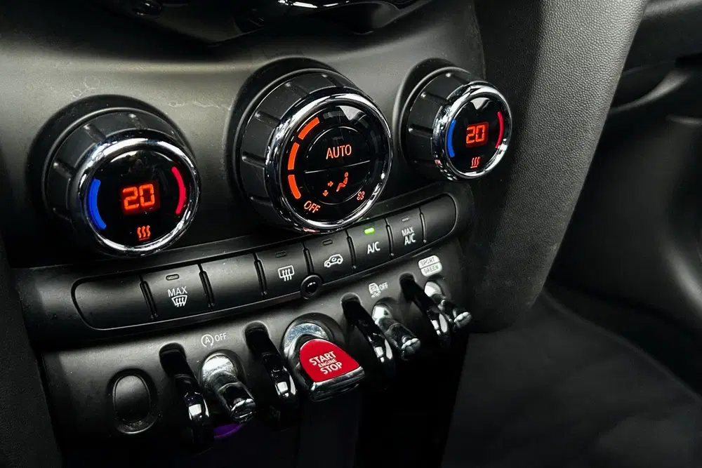 Mini Cooper 1.5 Cooper Classic JCW Pakket PANO LED 17" uit 2021, foto 7
