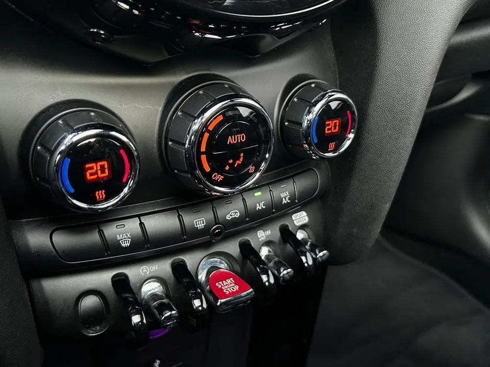 Mini Cooper 1.5 Cooper Classic JCW Pakket PANO LED 17" uit 2021, foto 8