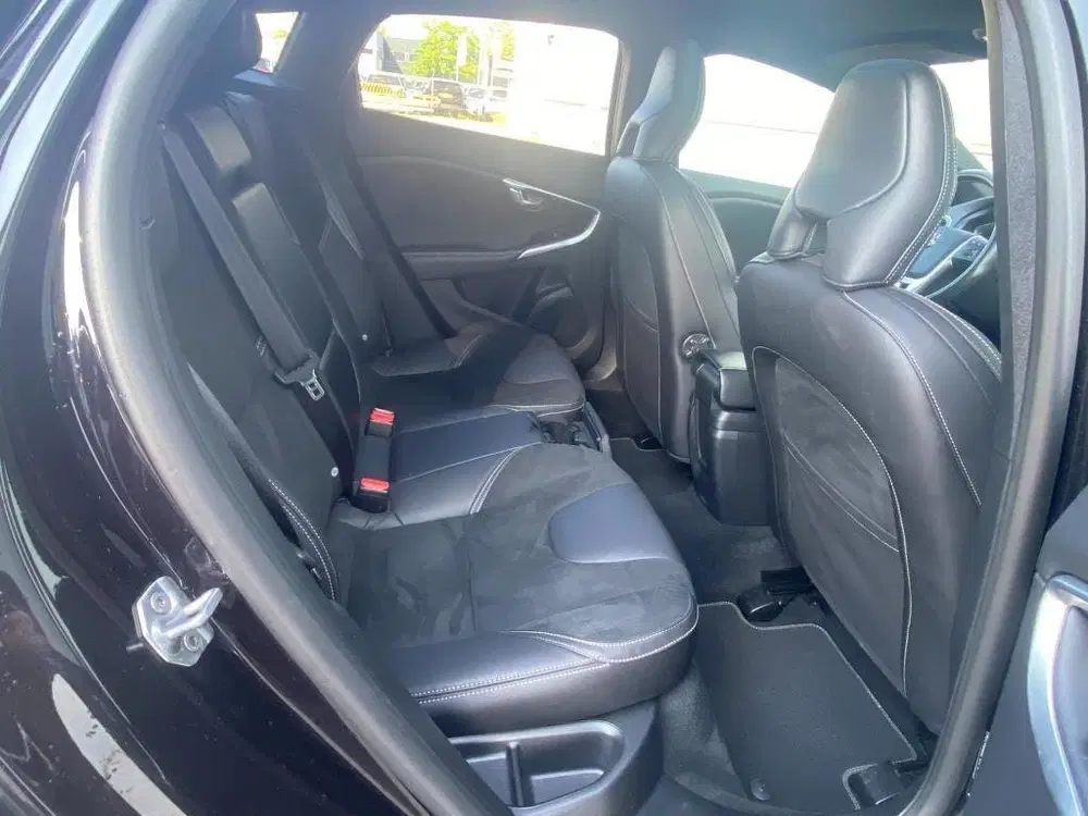 Volvo V40 1.5 T3 Polar+ Sport R Design I AUTOMAAT I uit 2019, foto 13