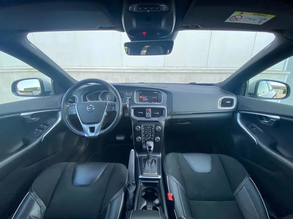 Volvo V40 1.5 T3 Polar+ Sport R Design I AUTOMAAT I uit 2019, foto 8