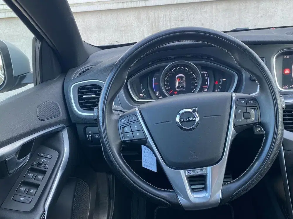 Volvo V40 1.5 T3 Polar+ Sport R Design I AUTOMAAT I uit 2019, foto 9
