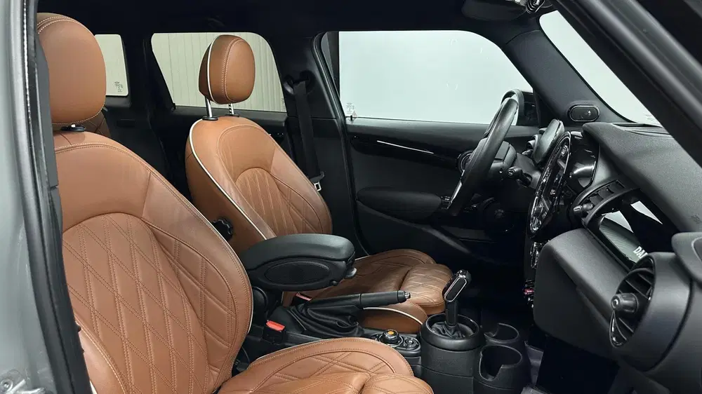 Mini Cooper 1.5 Cooper Dalston Edition JCW H&K PANO LE uit 2021, foto 4