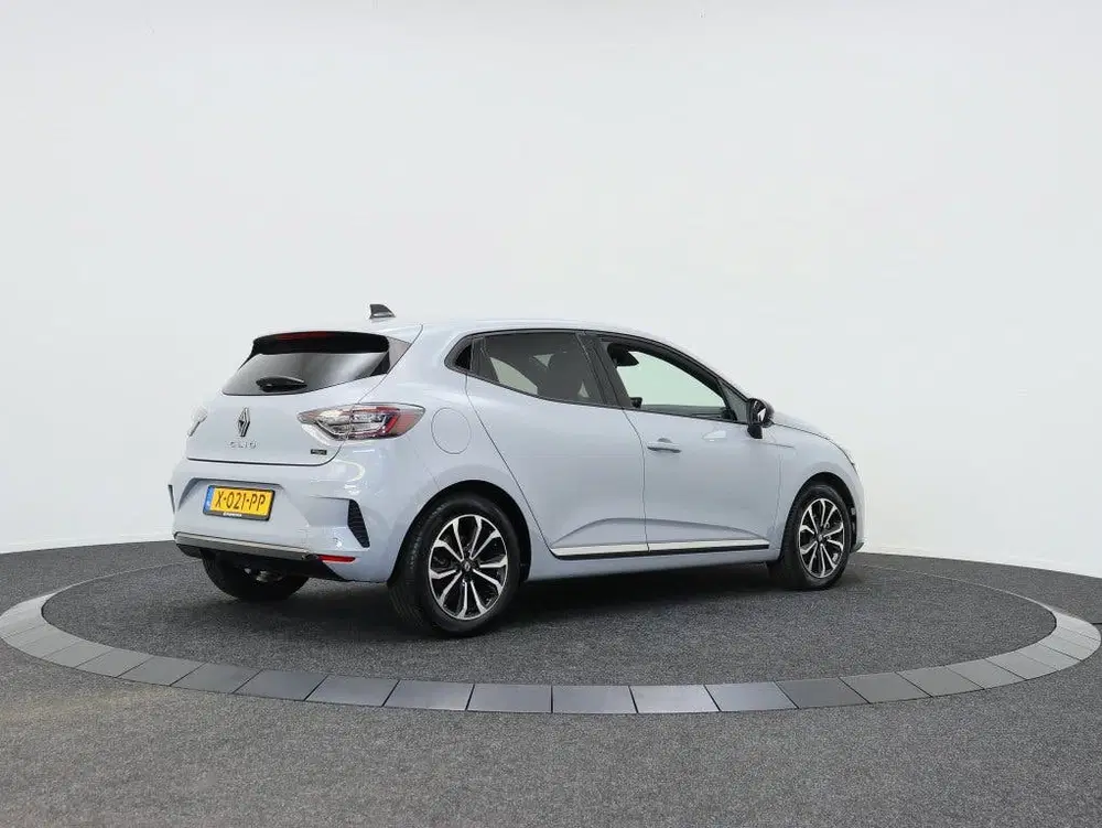 Renault Clio 1.6 ETFH 145 techno uit 2023, foto 2