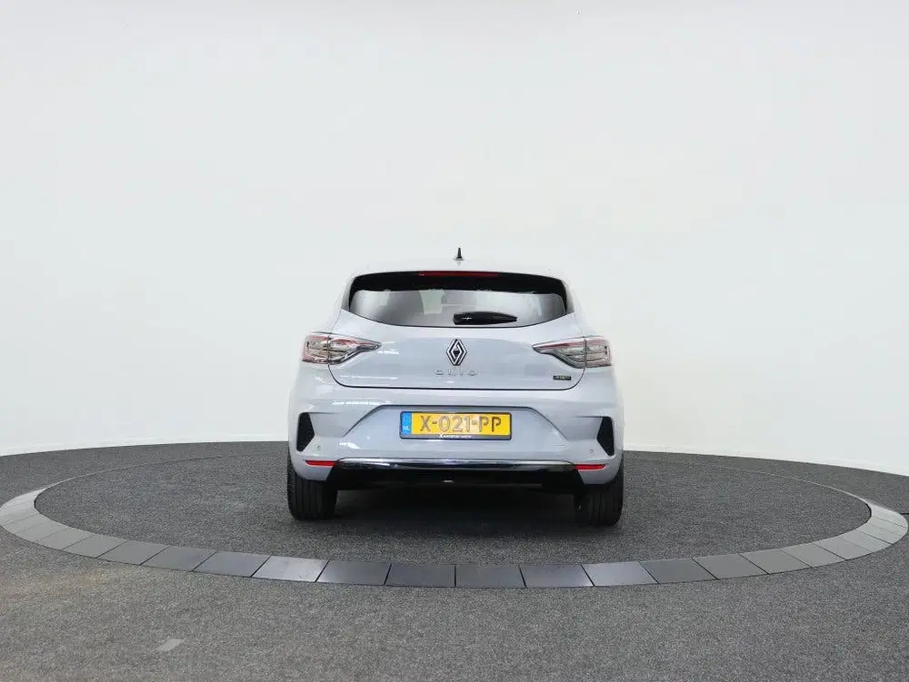 Renault Clio 1.6 ETFH 145 techno uit 2023, foto 9