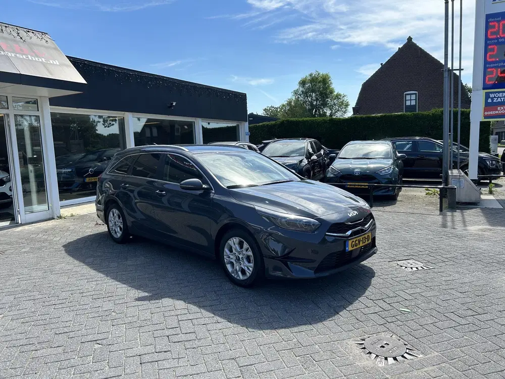 Kia Ceed 1.5 T-GDi DynamicPlusLine uit 2024, foto 2