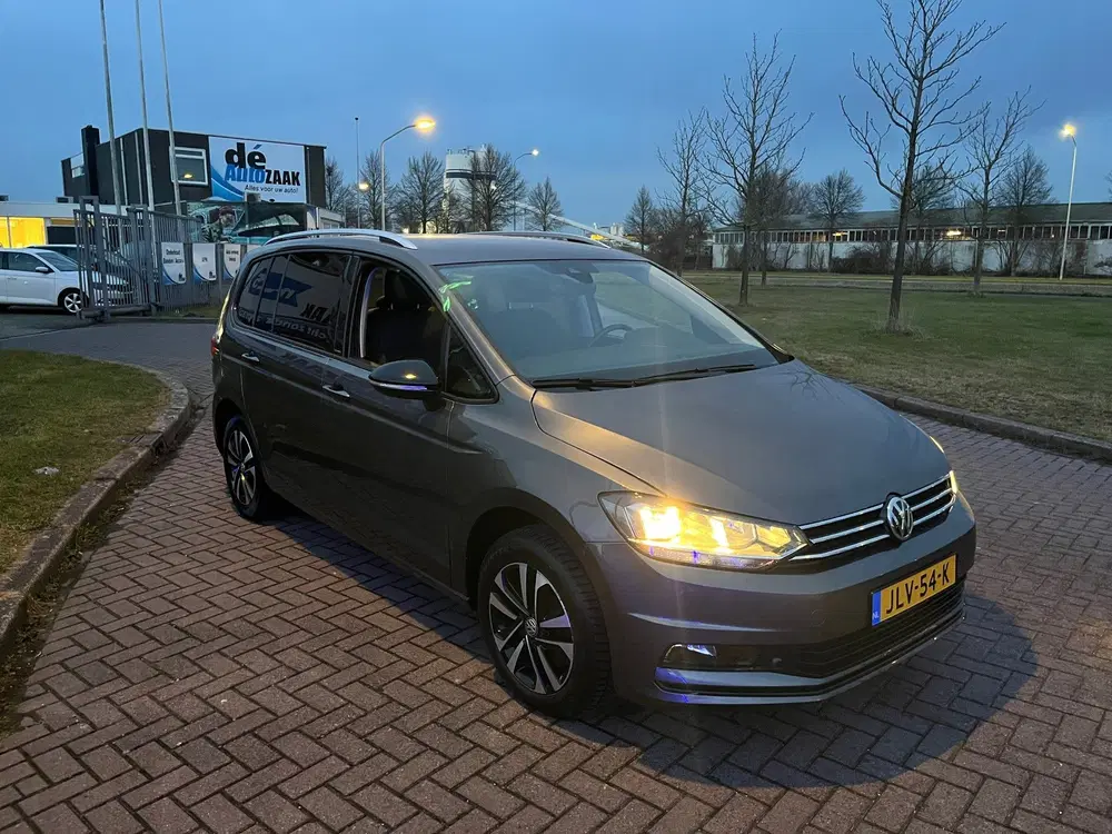 Volkswagen Touran 1.0 TSI IQ Drive Business 7p uit 2019, foto 2