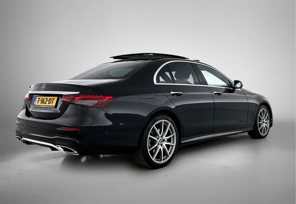 Mercedes-Benz E-Klasse 200 AMG Line uit 2023, foto 2