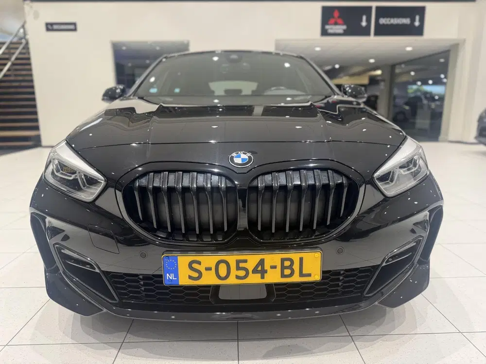 BMW 1-serie 118i Introduction Edition uit 2023, foto 15