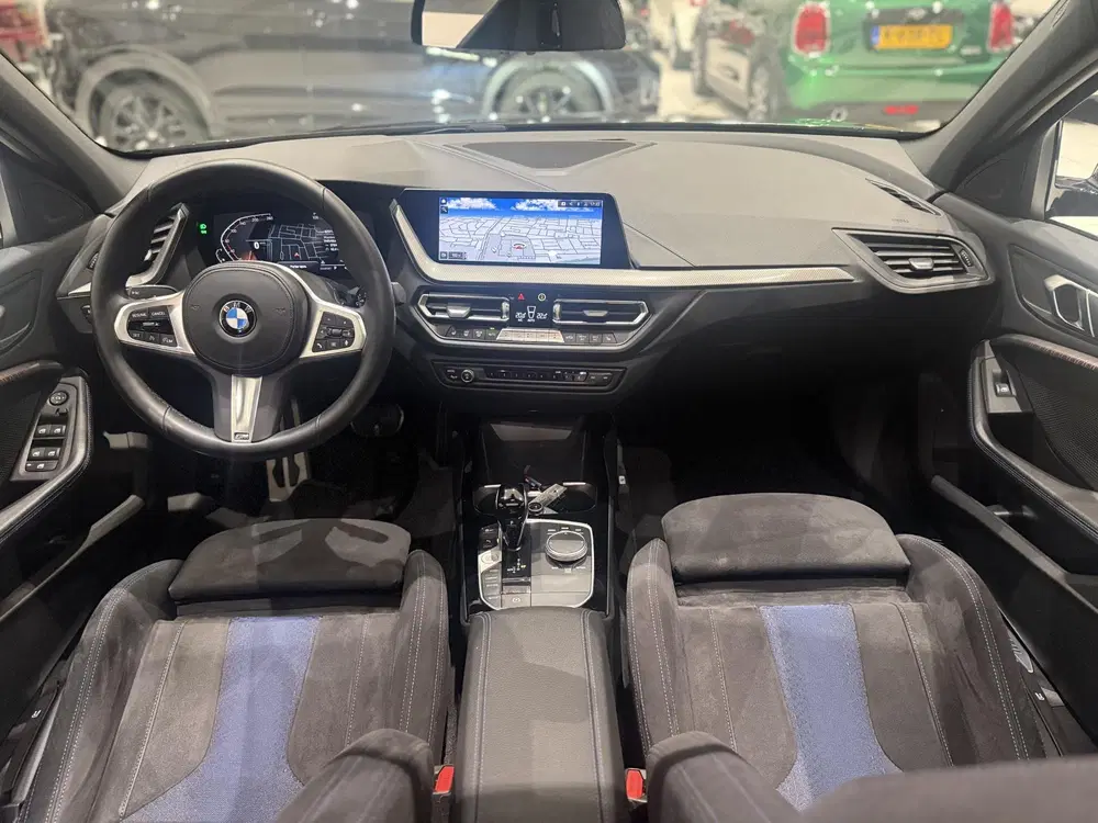 BMW 1-serie 118i Introduction Edition uit 2023, foto 3